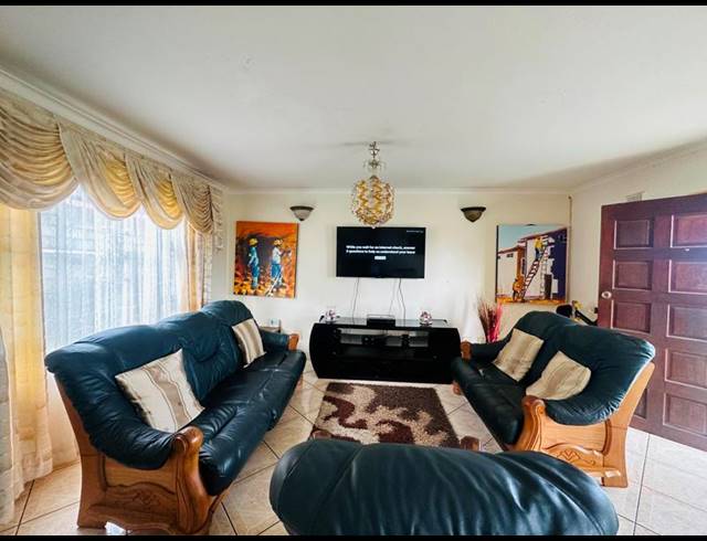 3 BEDROOM HOUSE FOR SALE IN UMLAZI Z